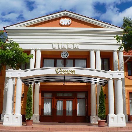 Vinum Hotel Kiskoros Ngoại thất bức ảnh