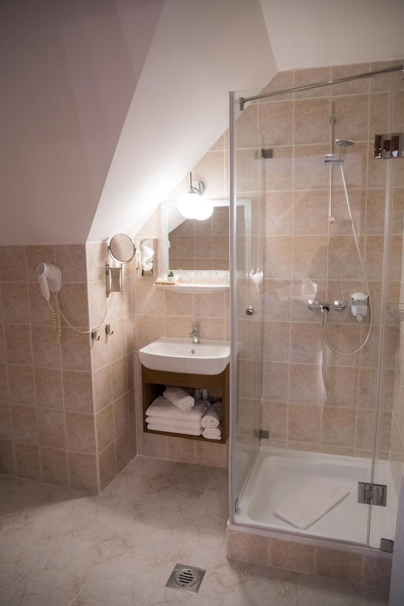 Vinum Hotel Kiskoros Ngoại thất bức ảnh