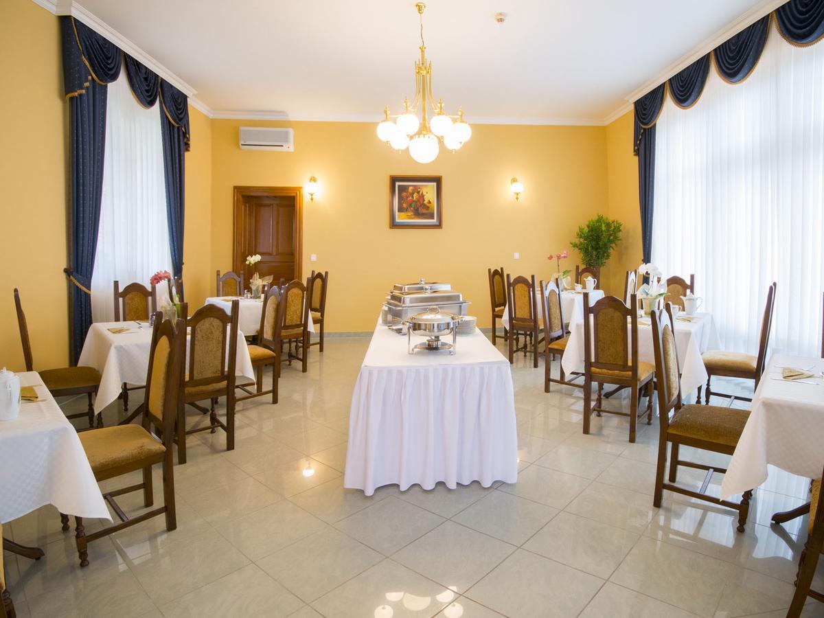 Vinum Hotel Kiskoros Ngoại thất bức ảnh